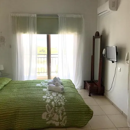 3 Bedrooms House At Argaka 200 M Away From The Beach With Sea View Private Pool And Enclosed Garden بيت للعطل